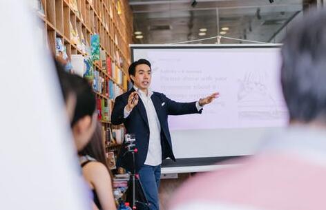 为啥大学老师可以做兼职，中小学老师不可以？